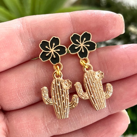Floral Cactus Earrings - Picture 6 of 7